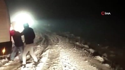 gesi -  Şanlıurfa’da ulaşıma kar engeli... Kar sürücüleri yolda yakaladı Videosu