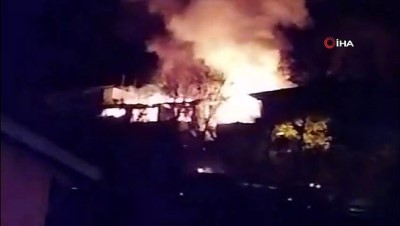  Zonguldak'ta ev yangınında mahalleli korku dolu anlar yaşadı