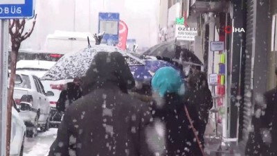 hava sicakliklari -  Van’da lapa lapa kar yağdı...Vatandaşlar çocuklar gibi eğlendi  Videosu