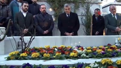  Barış Manço’nun ölümünün 20’nci yıldönümünde mezarı başında anıldı