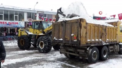  Başkale'de kar temizleme çalışması 