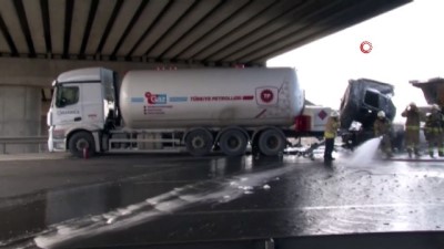 ikitelli -  Hafriyat kamyonu gaz tankerine çarptı, faciadan dönüldü  Videosu