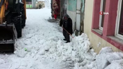  Karlıova’da yeniden kar yağışı etkili olmaya başladı 