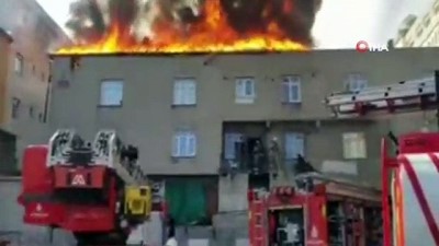 cati kati -  Küçükçekmece’de apartmanın çatısı alev alev yandı Videosu