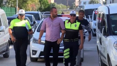 trafik guvenligi -  Seyir halindeki aracının kapısında dans eden sürücüye 5 ay hapis  Videosu