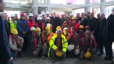  Cumhurbaşkanı Erdoğan,Taksim Camii inşaatını inceledi
