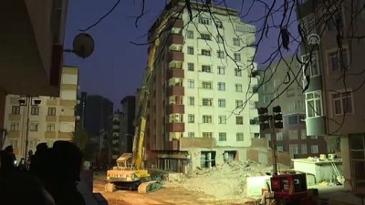 Kartal'da riskli bina yıkılıyor - İSTANBUL