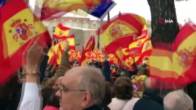  - Madrid'de Binlerce Kişi Hükümetin Katalonya Politikasını Protesto Etti
- Göstericiler, İspanya’da Erken Seçim Çağrısı Yaptı