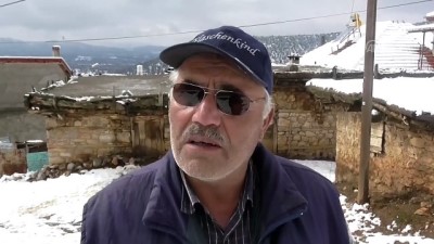 yasli kadin - Dağ köylerinde toprak damlarda kar mesaisi - KONYA  Videosu