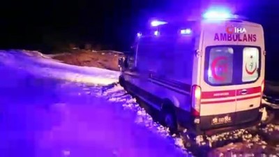 yasli kadin -  Kardan yolu kapanan köyde hasta kurtarma operasyonu  Videosu