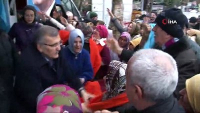 yasli kadin -  Murat Aydın’ı görmeye gelen kadın öpüp bağrına bastı  Videosu