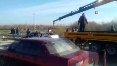 jandarma -  Otomobil nehre uçtu: 2 ölü, 2 yaralı  Videosu