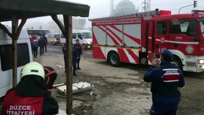 jandarma - Servis minibüsü otomobile çarptı: 10 yaralı (1) - DÜZCE  Videosu