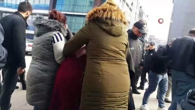 guvenlikci -  Yakınları sinir krizleri geçirdi... Uludağ’da silahlı kavgada hayatını kaybeden gencin cenazesi ailesine teslim edildi  Videosu