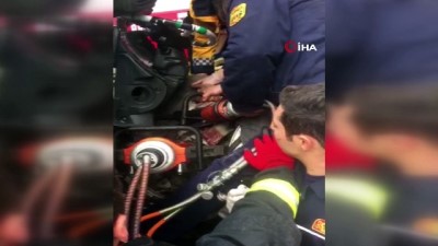 yagmurlu -  Araçta sıkışan yaralıyı AKS ekipleri kurtardı  Videosu