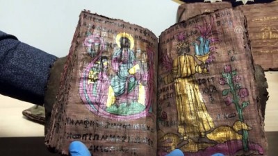 muneccim - Denizli'de yaklaşık bin yıllık altın yazmalı kitaplar ele geçirildi  Videosu