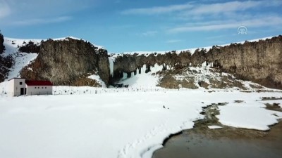 buz sarkitlari - Diyadin Kanyonu'nda 30 metrelik buz sarkıtları - AĞRI  Videosu