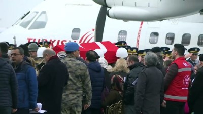 askeri helikopter - Şehitlerin naaşları memleketlerine götürüldü - İSTANBUL  Videosu