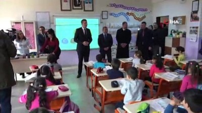 ak parti -  Bakan Selçuk'a, Tunceli'de 'Çılgın Davulcu' şovu Videosu