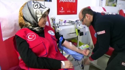  - Erzincan'da gençler kan bağışıyla Kızılay'a destek oldu 
