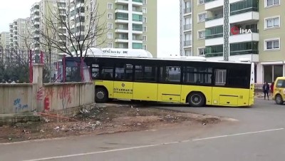 halk otobusu -  Servis minibüsü ile halk otobüsü çarpıştı: 13 yaralı  Videosu