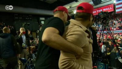 haberciler - Trump'ın mitingi sırasında BBC kameramanına saldırı  Videosu