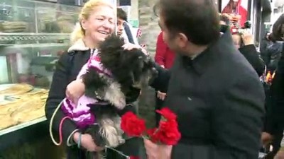 kucuk kiz -  Başkan adayından 50 yıllık çifte Sevgililer Günü jesti Videosu