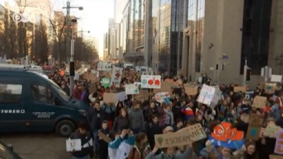 kuresel isinma - Brüksel'de öğrencilerin iklim eylemi Videosu