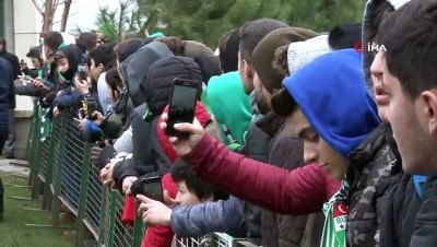 Bursaspor'lu futbolcular ile taraftarlar Sevgililer Günü'nde buluştu