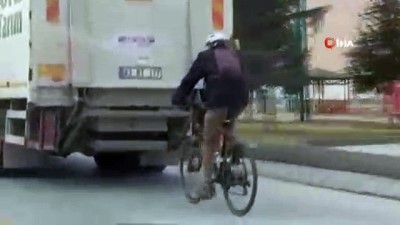 tehlikeli yolculuk -  Kamyon arkasındaki tehlikeli yolculuk  Videosu