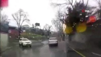 arac ici kamera -  Taksi ile aracın çarpıştığı kaza amatör kamerada  Videosu