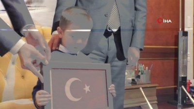 turk ailesi -  Vali Öksüz minik Ali Kerem’i makamında kabul etti Videosu