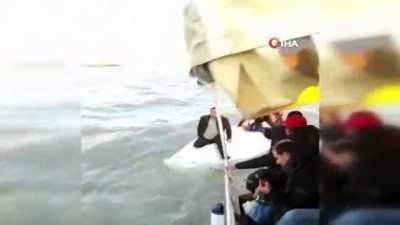 amator balikci -  Alabora olan teknede dakikalarca yardım beklediler...Mahsur kalan 3 kişinin can pazarı kamerada  Videosu