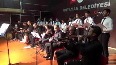 engelli genc -  Görme engelli kızın konserde söylediği türkü herkesten beğeni aldı Videosu