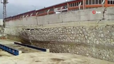  İstinat duvarı böyle çöktü 