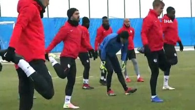 Mehmet Özdilek: “İçerideki maçlarımızda sıkıntı yaşıyoruz” 