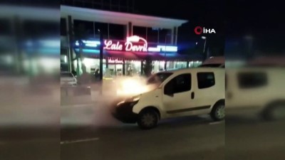  Park halindeki otomobil böyle alev aldı 