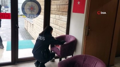  - Polislerden yürekleri ısıtan görüntü 