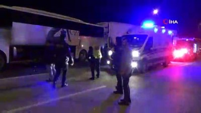  Yolcu Otobüsü ile TIR Çarpıştı: 4 Yaralı 