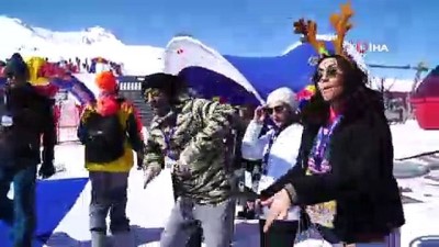 yaris -  Erciyes’te buz gibi suya atladılar...Kayak merkezinde yaşanan eğlenceli anlar havadan görüntülendi Videosu