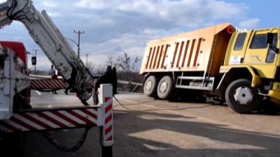 kayisi bahcesi -  Freni patlayan kamyon karşı şeride geçti: 1 yaralı Videosu