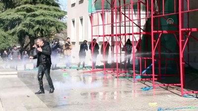 Hükümet karşıtı protestoda olaylar - TİRAN