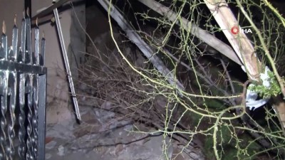 toprak kaymasi -  İzmir’de heyelan paniği...1 ev yıkıldı, 10 evde hasar oluştu  Videosu