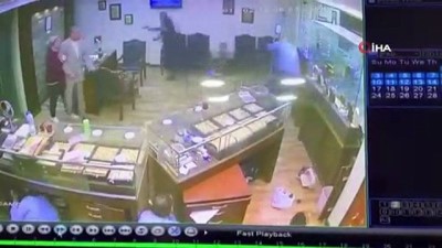 maskeli soyguncu -  - Mısır’da 4 maskeli zanlı kuyumcu dükkanını soydu
- Olayda iş yeri sahibi yaralandı  Videosu