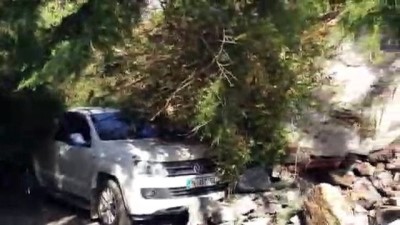 is makinesi - Beykoz'da bahçe duvarı çöktü - İSTANBUL  Videosu