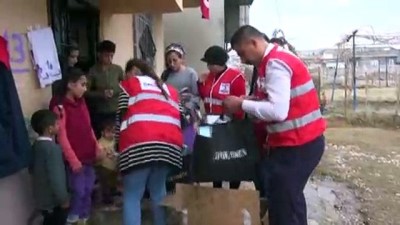 Silopi'de ihtiyaç sahiplerine gıda ve giysi yardımı - ŞIRNAK