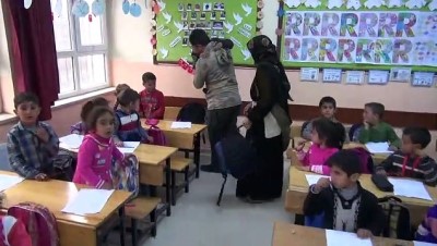 egitim ogretim yili - Akülü aracıyla istediği yere gidebilecek - ŞANLIURFA Videosu