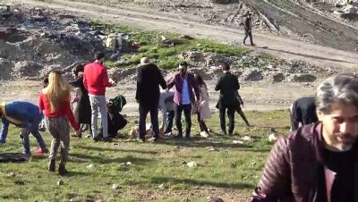 hayvan sevgisi - Batman'da hayvanseverler ve öğrenciler doğaya yem bıraktı  Videosu