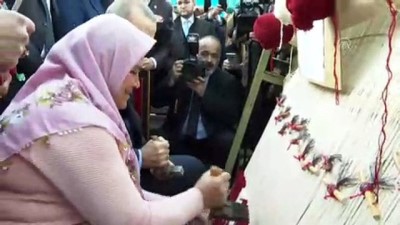 Cumhurbaşkanı Erdoğan, Türk bayrağı motifiyle dokunan bir halıya düğüm attı - ISPARTA