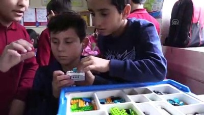 kardes okul - Kodlama şampiyonları kardeşlerini eğitiyor - MANİSA  Videosu